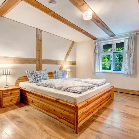 Katen Am Schwanenteich - Graue Kate Lassan